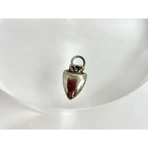 Silver Toned Vintage Heart Shaped Tiny Pendant Charm Trinket - Picture 5 of 10